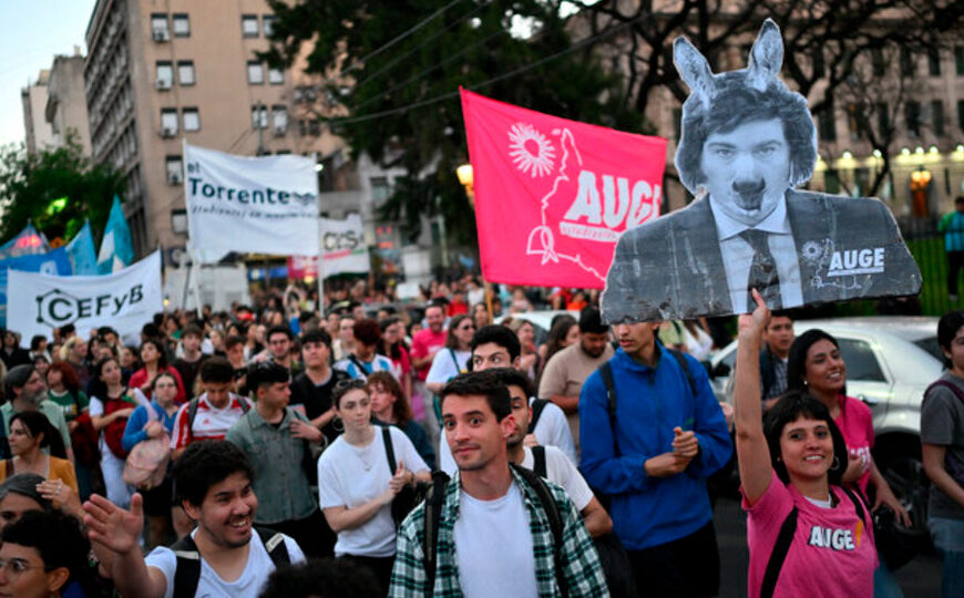Marcha de antorchas y paro de 48 horas contra el ajuste a las universidades | Se movilizan gremios docentes, no docentes y estudiantes 