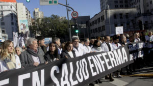 Un abrazo para salvar al Clínicas | El…