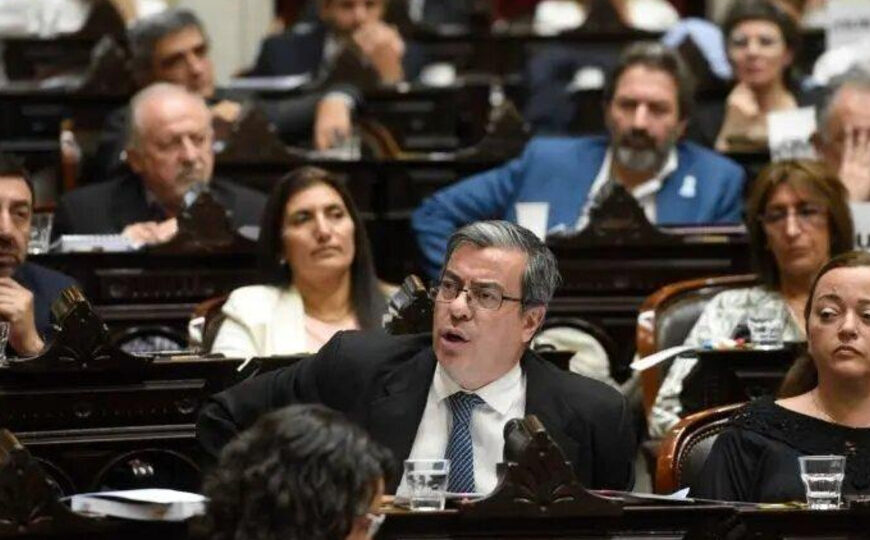Los diputados de Unión por la Patria contra el cerco que el TOF 2 le impuso a Cristina Kirchner | Advirtieron que el tribunal se entromete en sus funciones legislativas