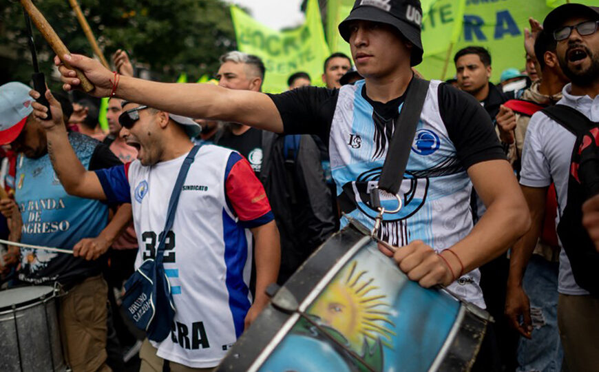 Otra cautelar contra el DNU que limita el derecho a huelga | Es un fallo de la jueza en lo laboral Moira Fullana
