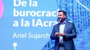Ariel Sujarchuk publica su primer libro, una aguda…