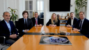 Identidad violeta y antiperonismo: la apuesta del Gobierno…