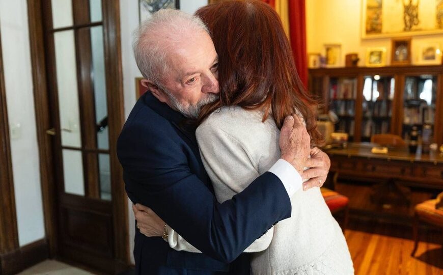 Un encuentro, un abrazo y un acto político de solidaridad | El presidente Lula da Silva se reunió con la expresidenta Cristina Fernández de Kirchner