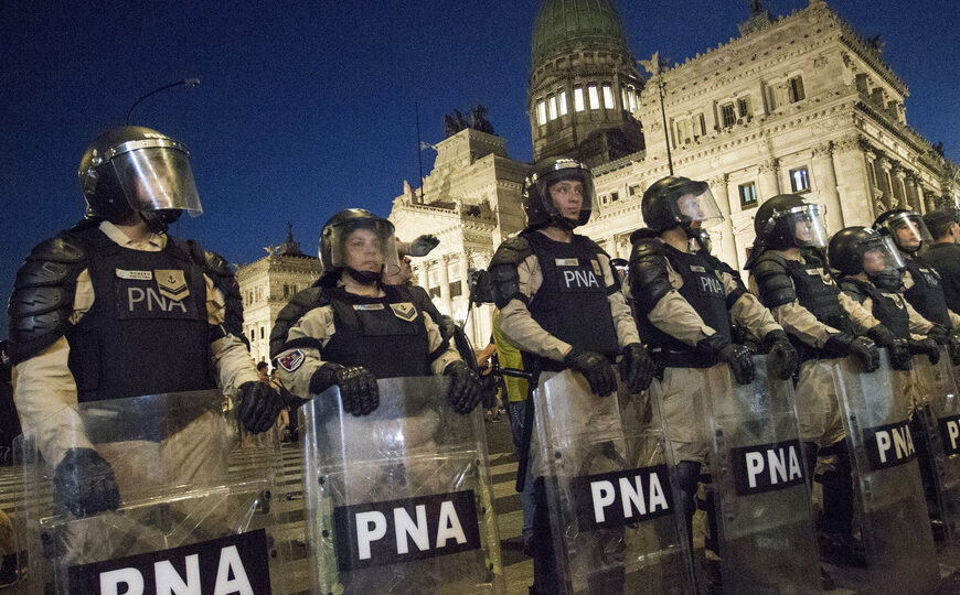 Ciéntificos y académicos denunciaron la persecución ideológica y el ataque a la democracia de Milei | El Grupo Ciencia y Técnica Argentina dijo que el Gobierno intenta instalar “un terrorismo de estado de baja intensidad”
