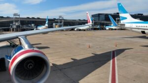 Controladores aéreos preparan medidas de fuerza en días…