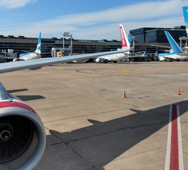Controladores aéreos preparan medidas de fuerza en días…