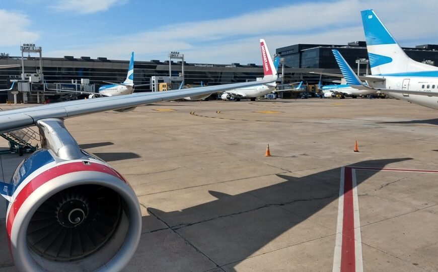 Controladores aéreos preparan medidas de fuerza en días claves de las vacaciones de invierno  | Receso sin vuelos
